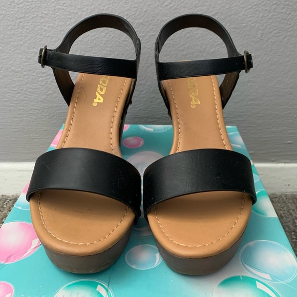 Soda - Platform Sandal - Picture 1 of 4